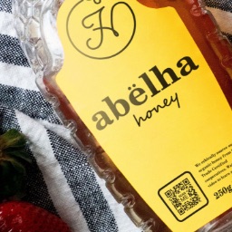 Example usage of a QR Code on the packaging of a bottled honey.