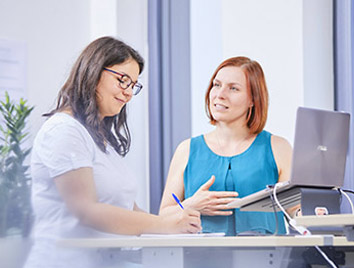 HR and Market Research in discussion