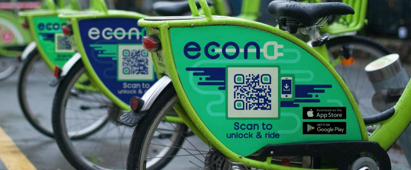 Bicycle from a ride-sharing company with a QR Code that links to the bike app in the Apple App Store and Google Play Store.